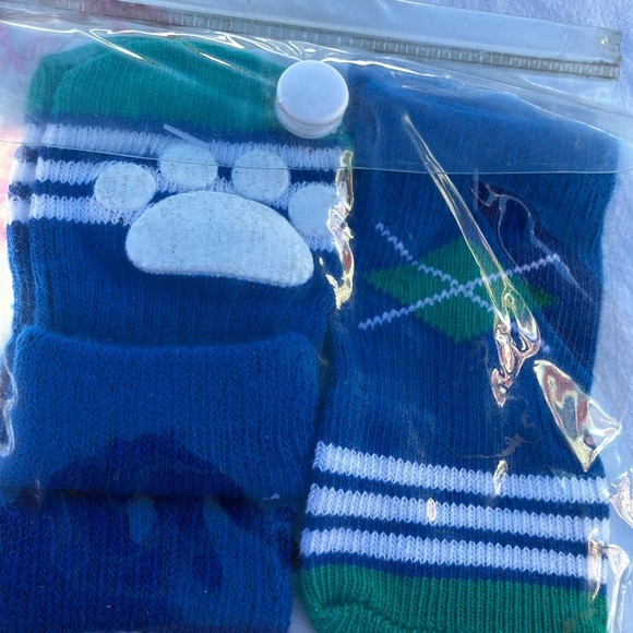 NEW 2 pairs dog socks Blue and Green for Stylish Comfort - Picture 5 of 12